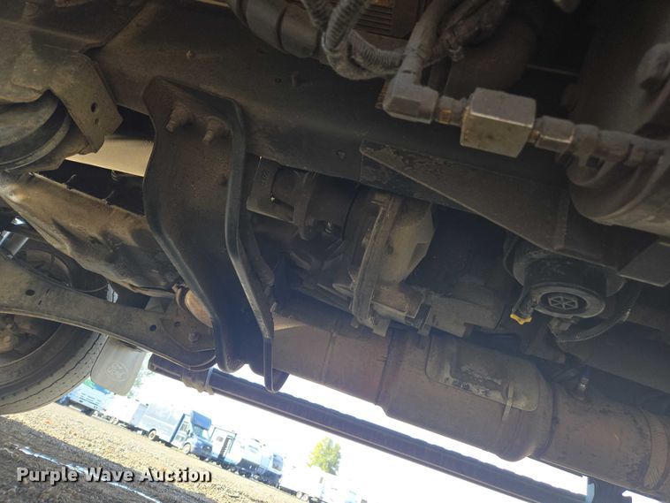 image for item YA1001 2015 Ford F550 SuperCab utility / service truck