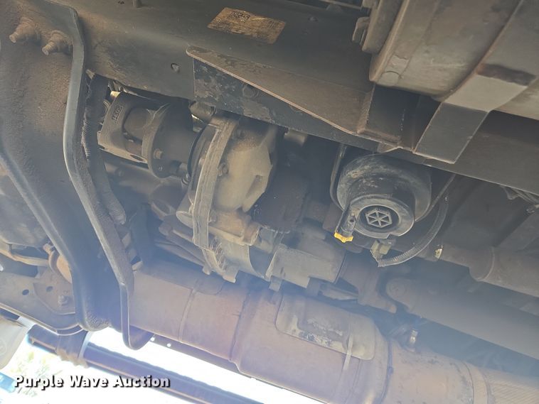 image for item YA1001 2015 Ford F550 SuperCab utility / service truck