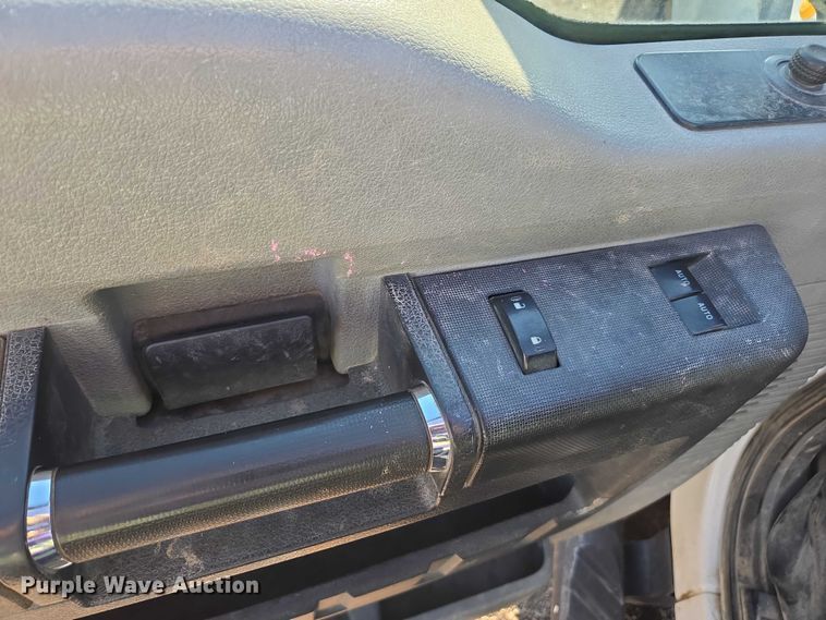 image for item YA1001 2015 Ford F550 SuperCab utility / service truck