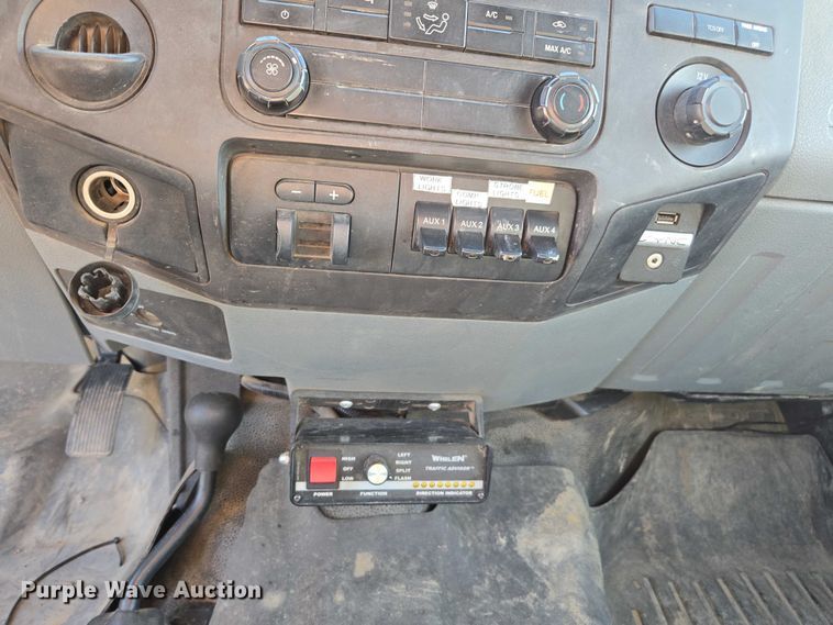 image for item YA1001 2015 Ford F550 SuperCab utility / service truck