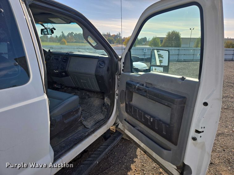 image for item YA1001 2015 Ford F550 SuperCab utility / service truck