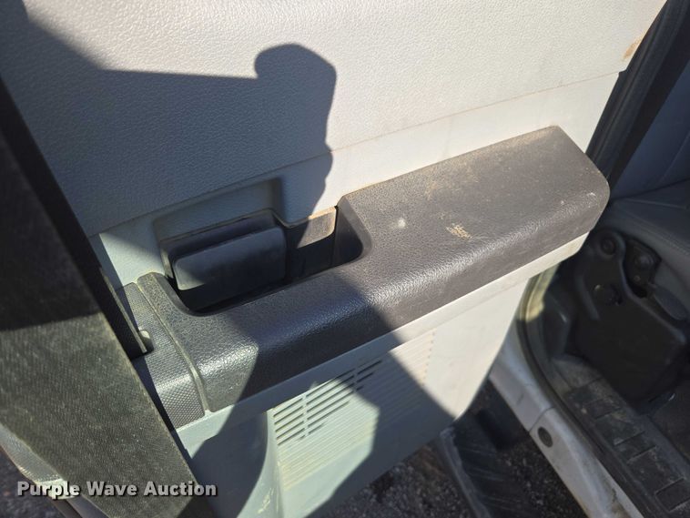 image for item YA1001 2015 Ford F550 SuperCab utility / service truck