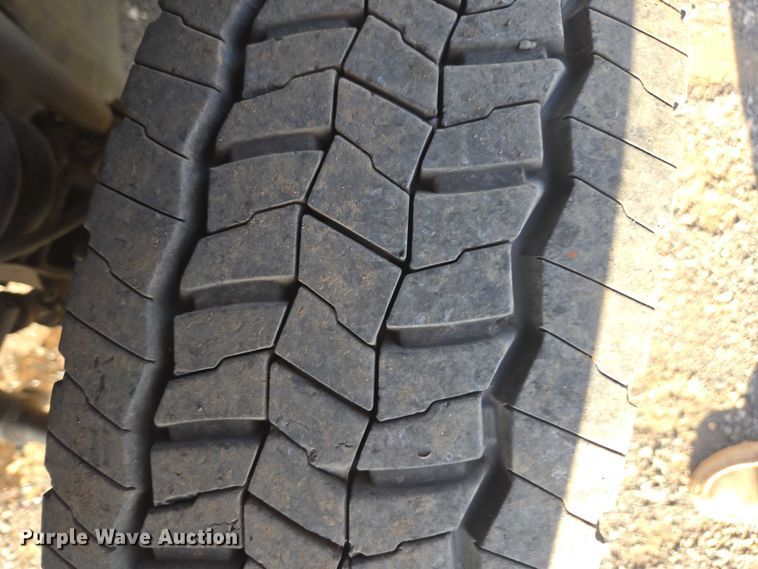 image for item YA1001 2015 Ford F550 SuperCab utility / service truck