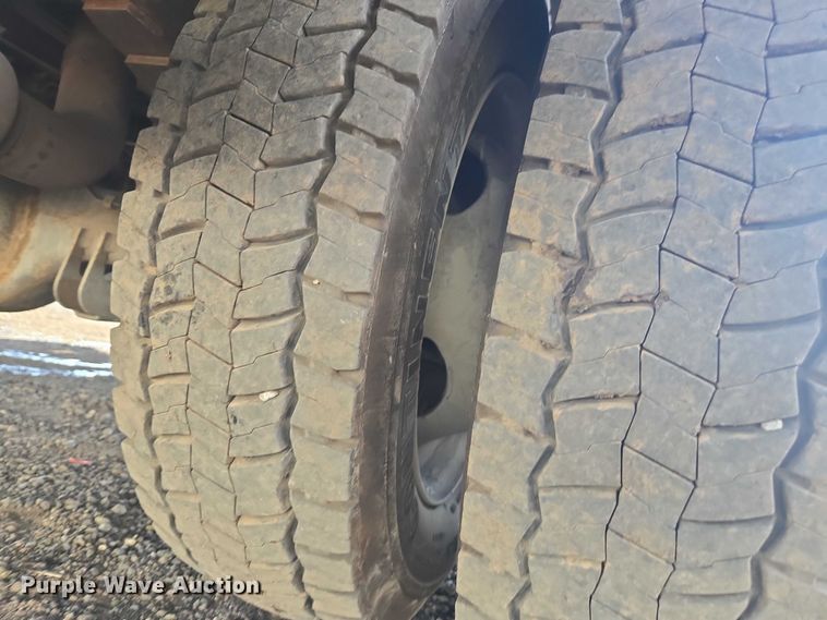 image for item YA1001 2015 Ford F550 SuperCab utility / service truck