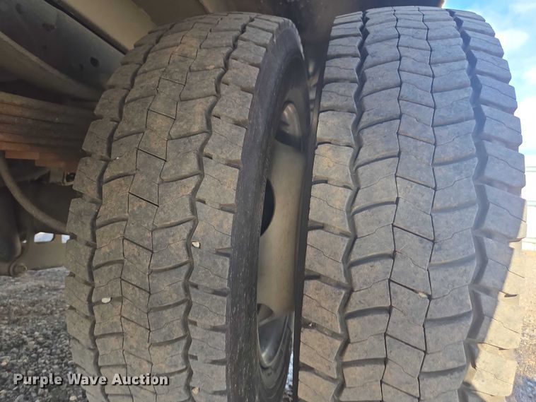 image for item YA1001 2015 Ford F550 SuperCab utility / service truck