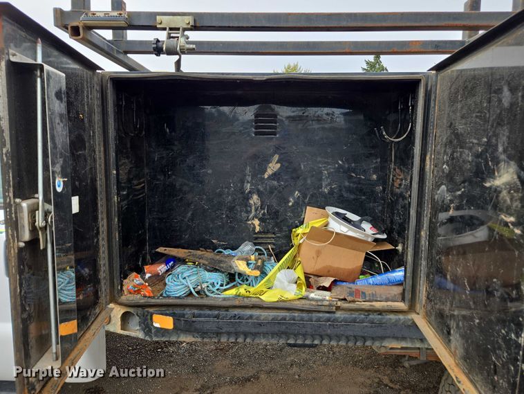 image for item YA1003 2015 Ford F550 Crew Cab flatbed truck