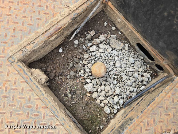 image for item YA1003 2015 Ford F550 Crew Cab flatbed truck