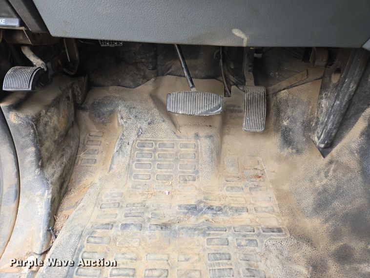 image for item YA1003 2015 Ford F550 Crew Cab flatbed truck