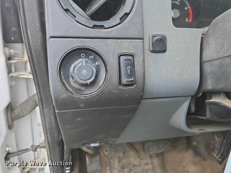 image for item YA1003 2015 Ford F550 Crew Cab flatbed truck