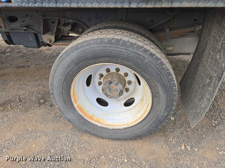 image for item YA1003 2015 Ford F550 Crew Cab flatbed truck