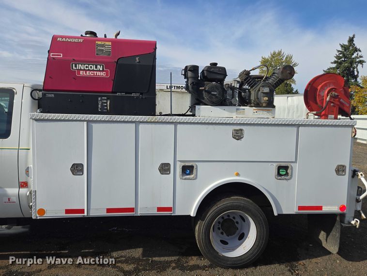 image for item YA1007 2015 Ford F550 SuperCab utility / service truck