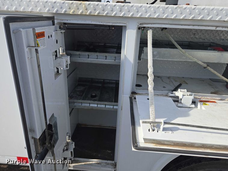 image for item YA1007 2015 Ford F550 SuperCab utility / service truck