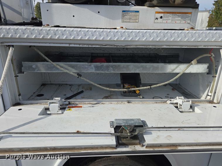 image for item YA1007 2015 Ford F550 SuperCab utility / service truck