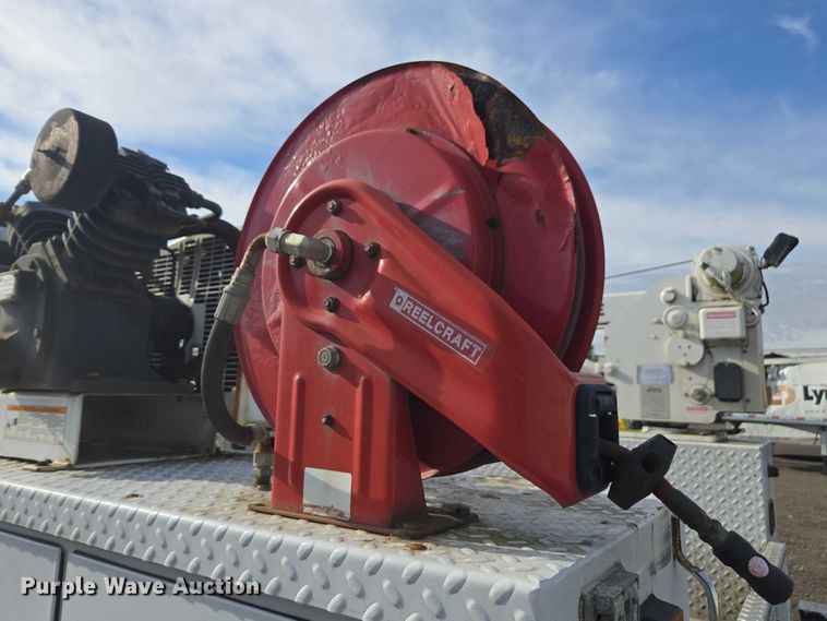 image for item YA1007 2015 Ford F550 SuperCab utility / service truck