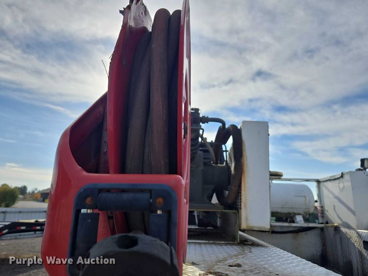 image for item YA1007 2015 Ford F550 SuperCab utility / service truck