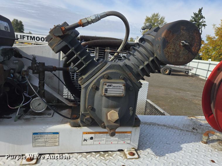 image for item YA1007 2015 Ford F550 SuperCab utility / service truck