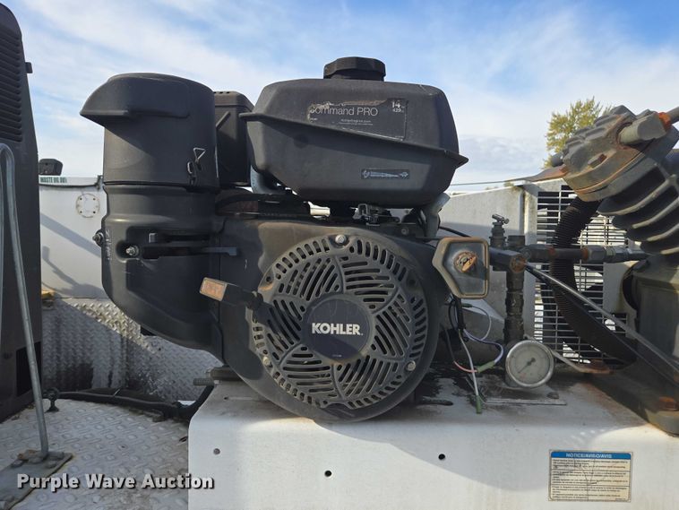 image for item YA1007 2015 Ford F550 SuperCab utility / service truck