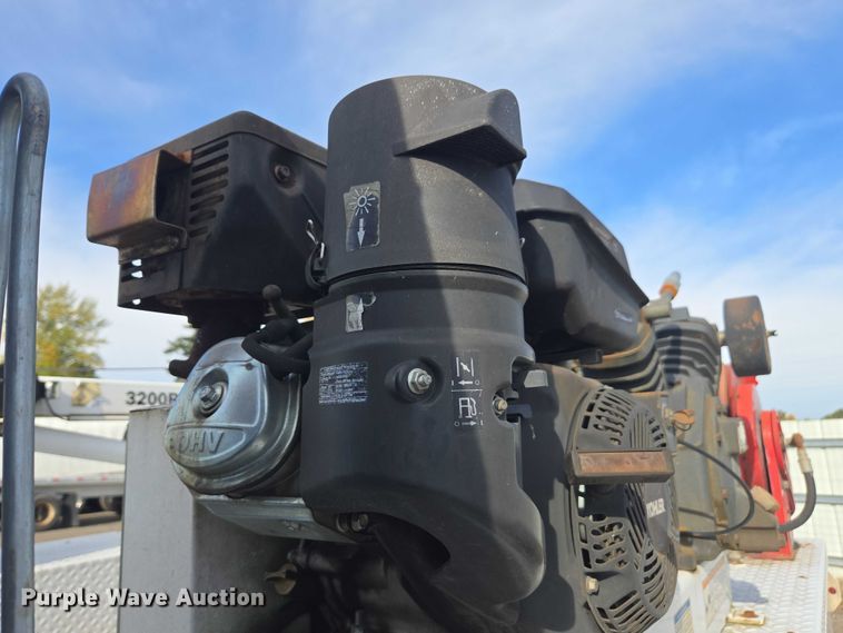 image for item YA1007 2015 Ford F550 SuperCab utility / service truck