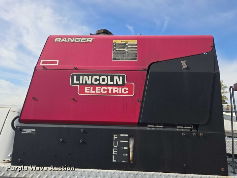 image for item YA1007 2015 Ford F550 SuperCab utility / service truck