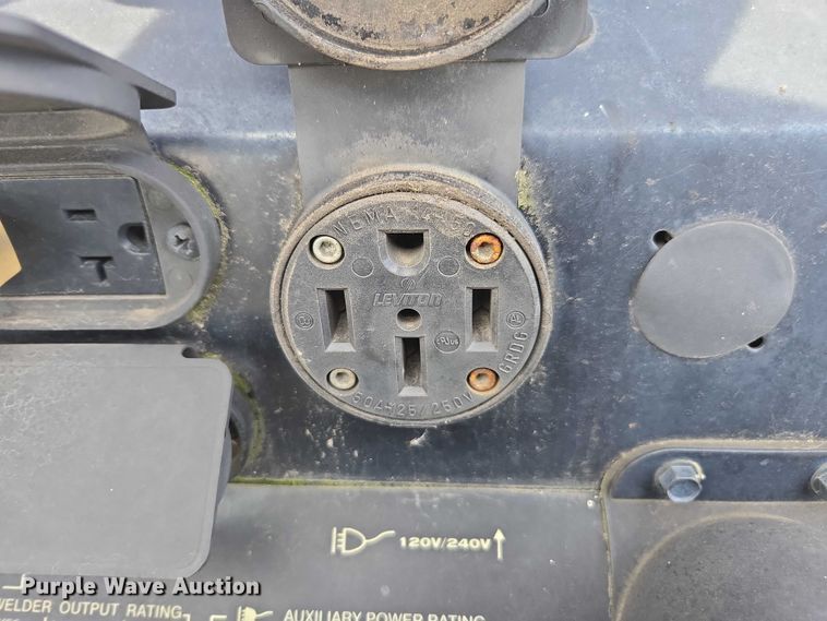 image for item YA1007 2015 Ford F550 SuperCab utility / service truck