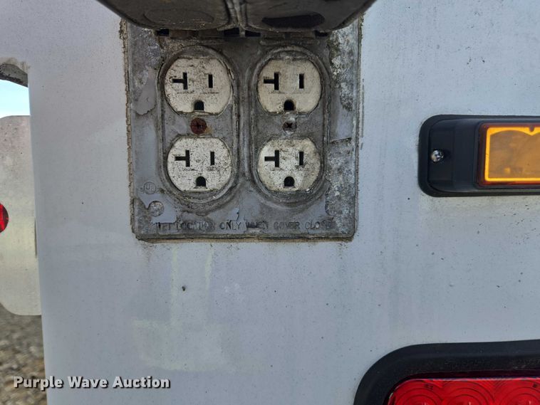 image for item YA1007 2015 Ford F550 SuperCab utility / service truck