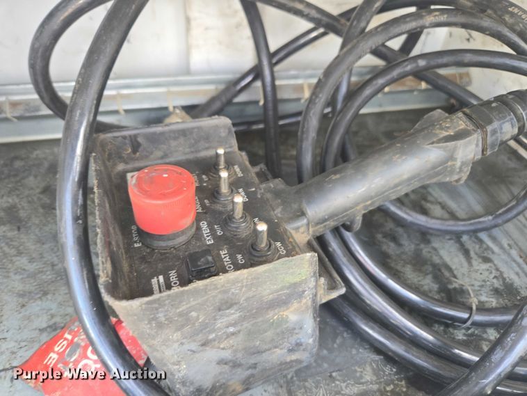 image for item YA1007 2015 Ford F550 SuperCab utility / service truck