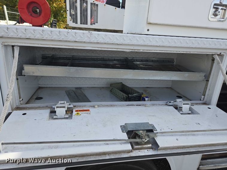 image for item YA1007 2015 Ford F550 SuperCab utility / service truck