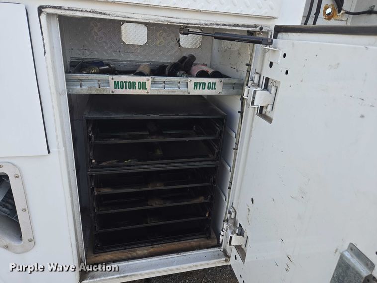 image for item YA1007 2015 Ford F550 SuperCab utility / service truck