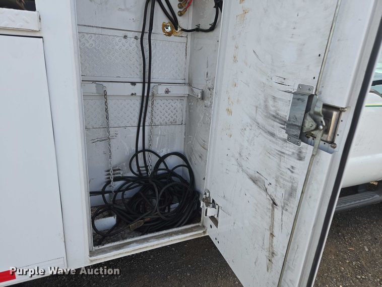 image for item YA1007 2015 Ford F550 SuperCab utility / service truck