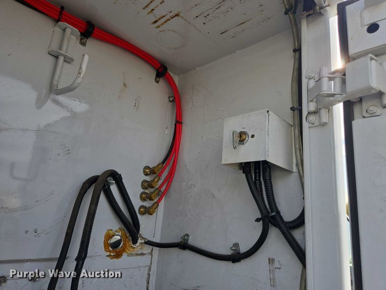 image for item YA1007 2015 Ford F550 SuperCab utility / service truck