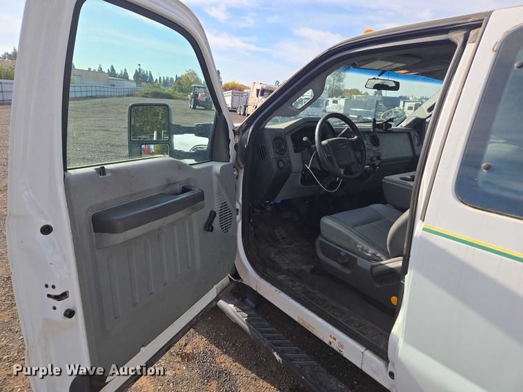 image for item YA1007 2015 Ford F550 SuperCab utility / service truck