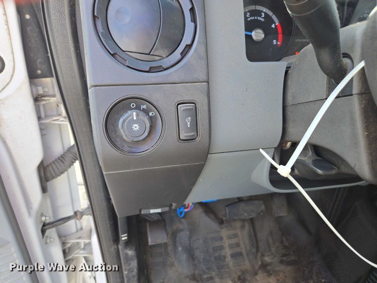 image for item YA1007 2015 Ford F550 SuperCab utility / service truck