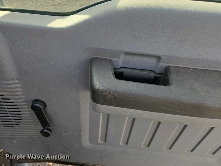 image for item YA1007 2015 Ford F550 SuperCab utility / service truck