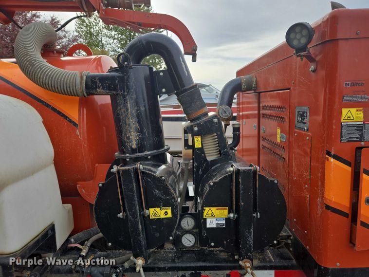 image for item YA1008 2018 Ditch Witch HX75 vacuum excavator