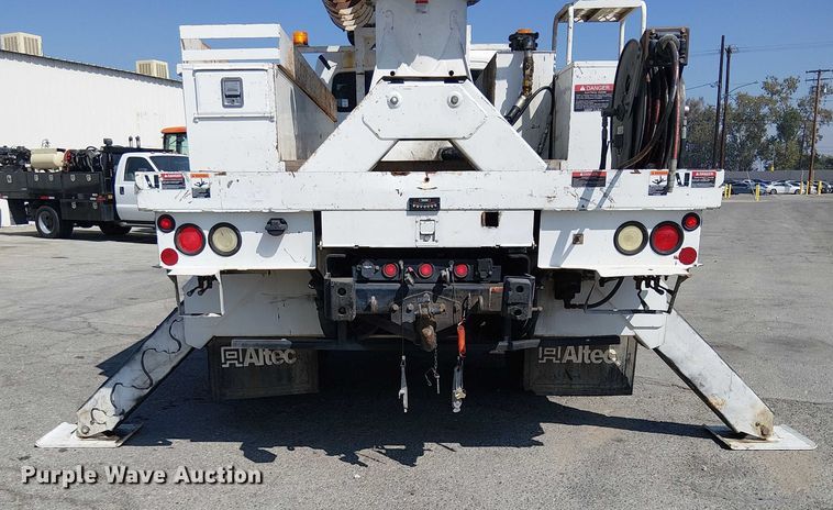 image for item YA1225 2014 Freightliner Business Class M2 digger derrick truck