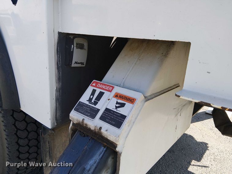 image for item YA1225 2014 Freightliner Business Class M2 digger derrick truck