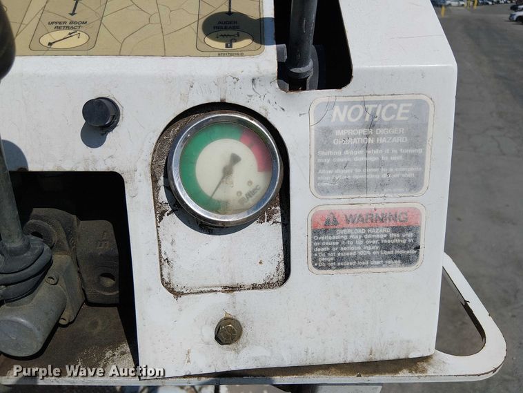 image for item YA1225 2014 Freightliner Business Class M2 digger derrick truck