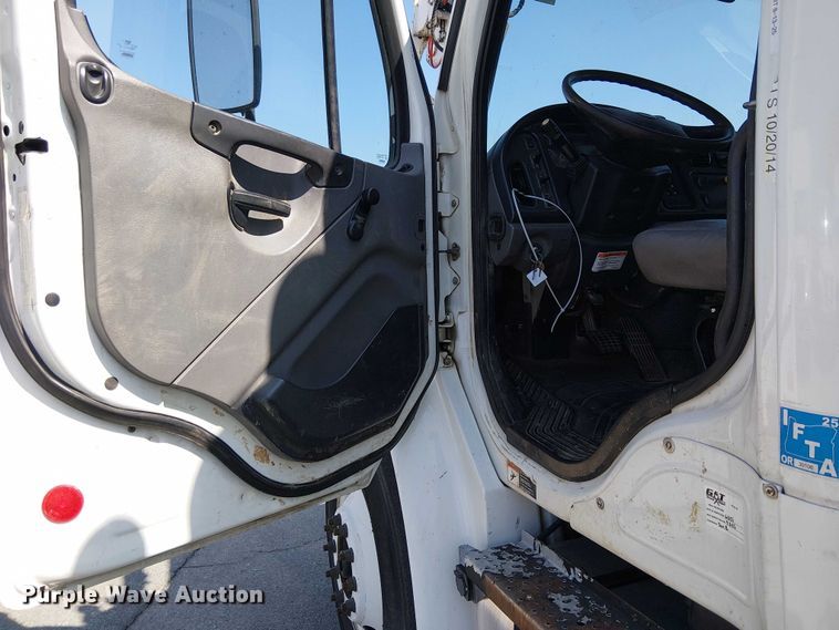 image for item YA1225 2014 Freightliner Business Class M2 digger derrick truck