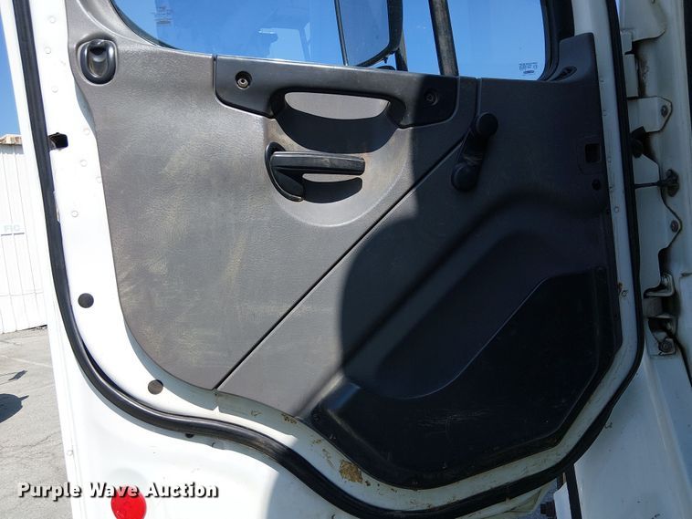 image for item YA1225 2014 Freightliner Business Class M2 digger derrick truck