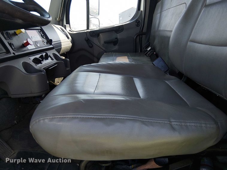 image for item YA1225 2014 Freightliner Business Class M2 digger derrick truck