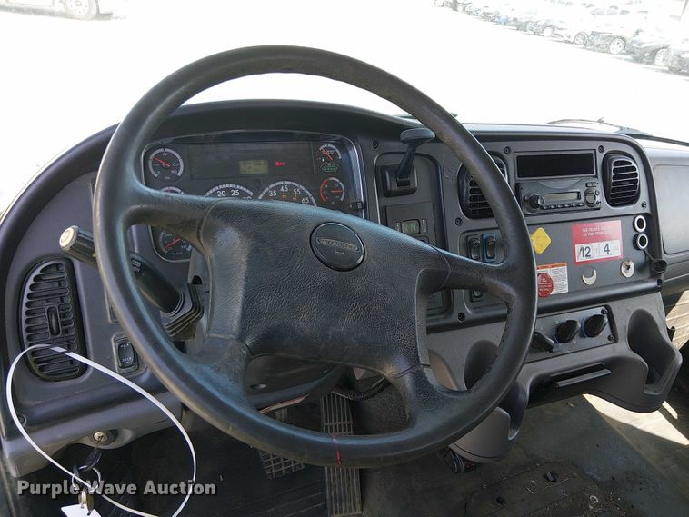 image for item YA1225 2014 Freightliner Business Class M2 digger derrick truck