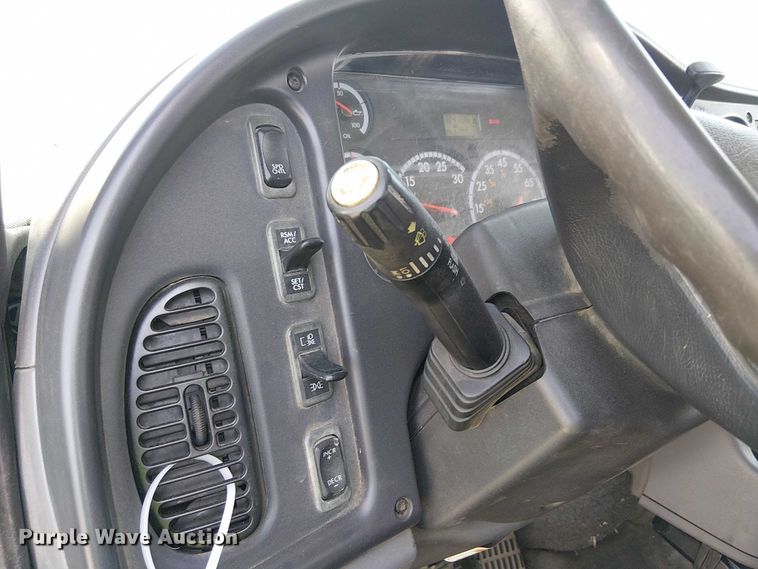 image for item YA1225 2014 Freightliner Business Class M2 digger derrick truck