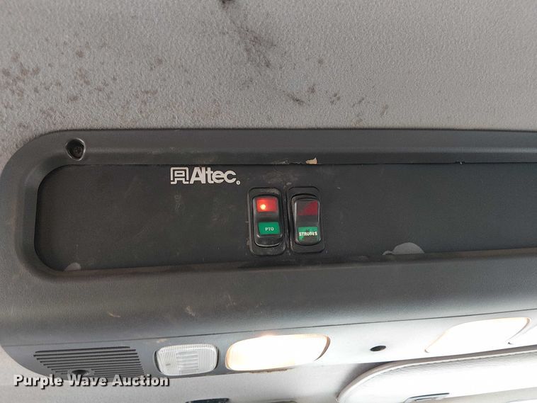 image for item YA1225 2014 Freightliner Business Class M2 digger derrick truck