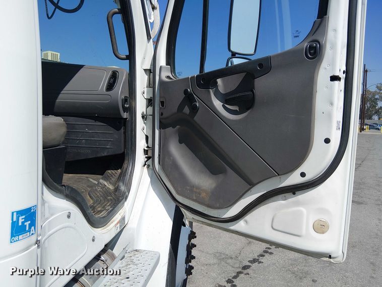 image for item YA1225 2014 Freightliner Business Class M2 digger derrick truck