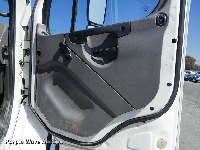 image for item YA1225 2014 Freightliner Business Class M2 digger derrick truck