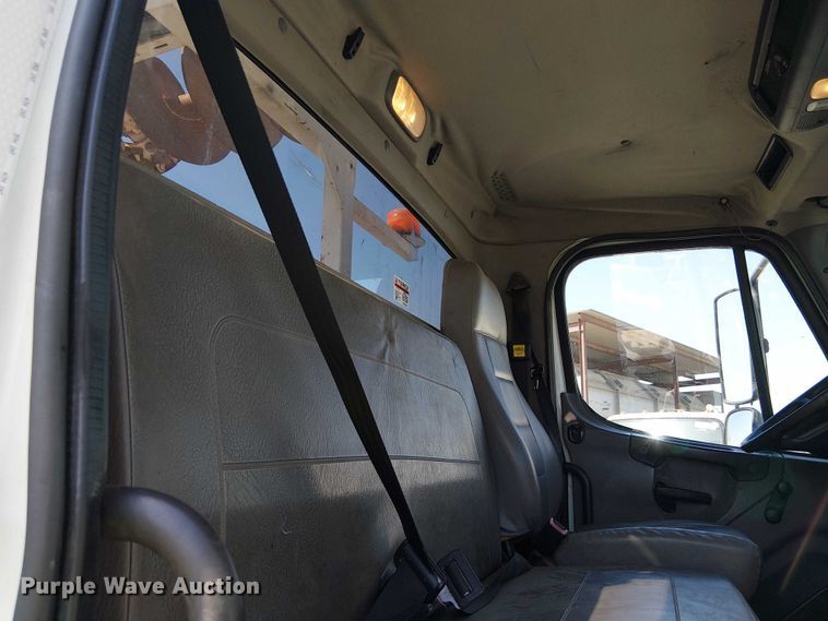 image for item YA1225 2014 Freightliner Business Class M2 digger derrick truck