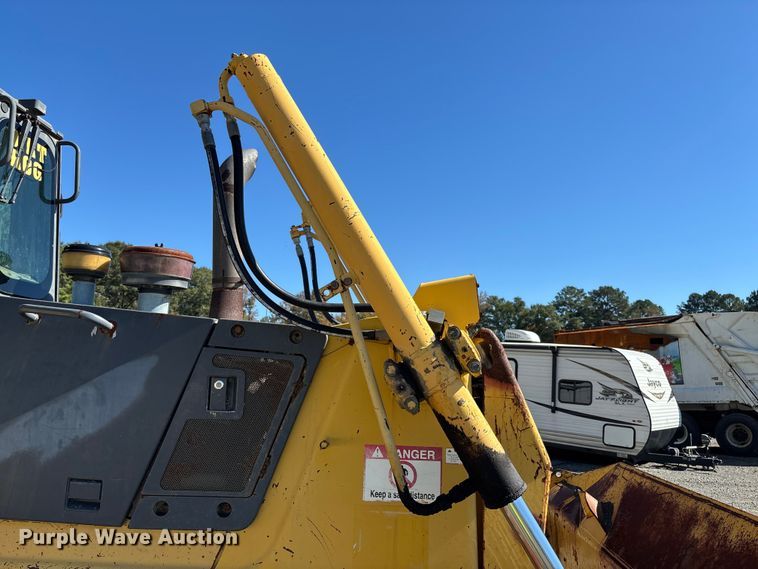 image for item YA1284 2006 Komatsu D65EX-15E0 dozer