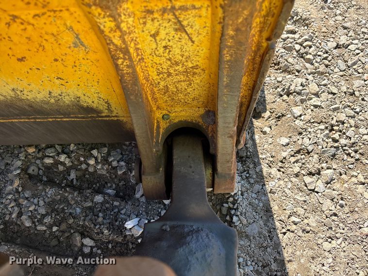 image for item YA1284 2006 Komatsu D65EX-15E0 dozer