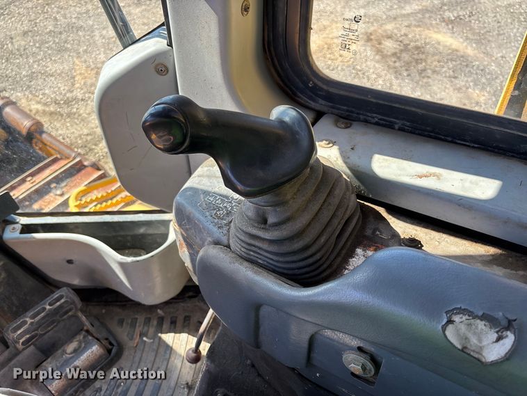 image for item YA1284 2006 Komatsu D65EX-15E0 dozer