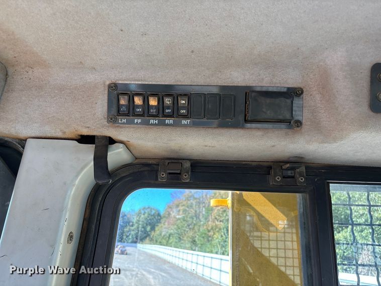 image for item YA1284 2006 Komatsu D65EX-15E0 dozer